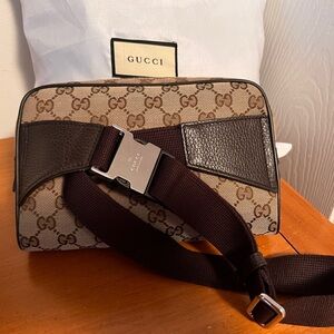 Gucci logo belt bag